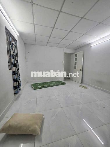 chính chủ cho thuê nhà 2pn , 2wc - mới sơn , có máy lạnh : 9tr , cọc 1