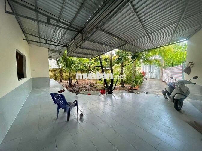 Nhà sân vườn nghĩ dưỡng 300m2 mới đẹp ô tô tới nhà