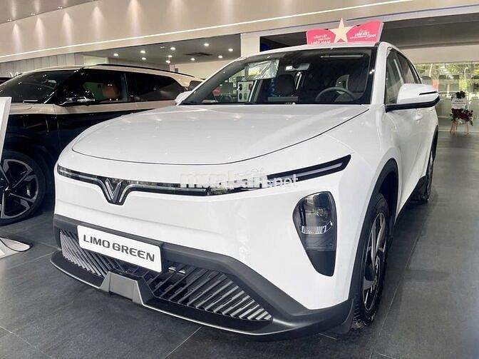 VFMPV7  7 CHỖ:  GIÁ 730 TRIỆU - TRẢ GÓP 90 TRIỆU
