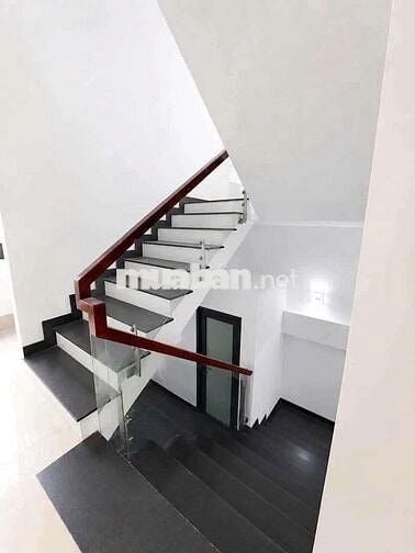 CHO THUÊ NHÀ 04 TẦNG - MẶT TIỀN ĐƯỜNG NGUYỄN VĂN CỪ - TP CÂN THƠ