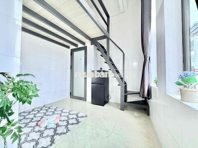 PHÒNG CÓ GÁC CỬA SỔ TRỜI SIÊU THOÁNG NGAY SÂN VẬN ĐỘNG PHÚ THỌ