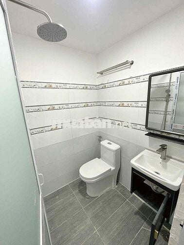 Nhà 1 Trệt 1 lửng . Có Sẵn Nội Thất