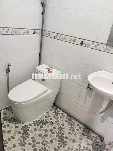 Cho thuê nhà nguyên căn 2 phòng ngủ hẻm 1135 Huỳnh Tấn Phát