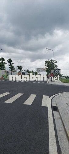 THỦ THỪA, TÂY NINH ( LONG AN cũ). 3 triệu/m2, cách TT Hành chính 6km 