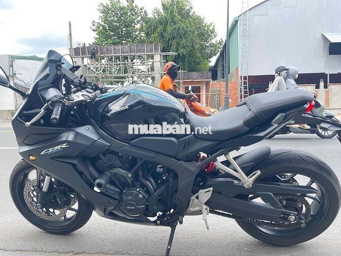 Honda CBR650RR ĐK đầu 2024 Đen 8000 km