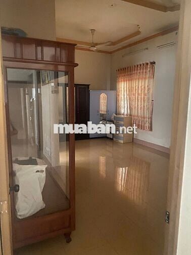Bán đất tặng nhà mặt tiền chợ 247,3 m2, DT sử dụng thực tế hơn 300m2