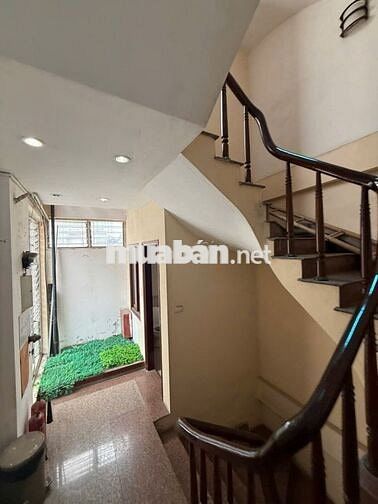 Sàn VP 16 Nguyên Hồng giá rẻ 65 m2, 9 triệu có Thang máy
