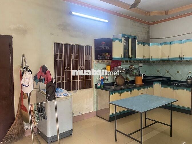 Bán đất tặng nhà mặt tiền chợ 247,3 m2, DT sử dụng thực tế hơn 300m2