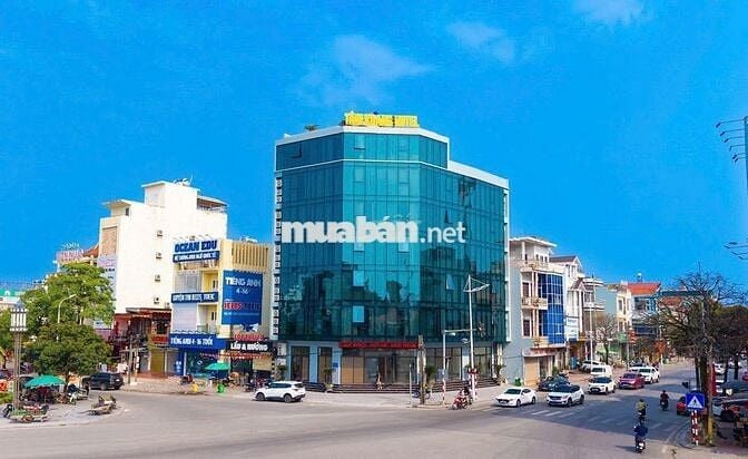 Thích hợp cho biệt thự, ngân hàng, khách sạn -210m đường chính 30m