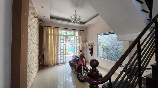 Thuê nhà nguyên căn hoặc Cố nhà, DT 91m2 hẻm ô tô - Âu Dương Lân P3 Q8