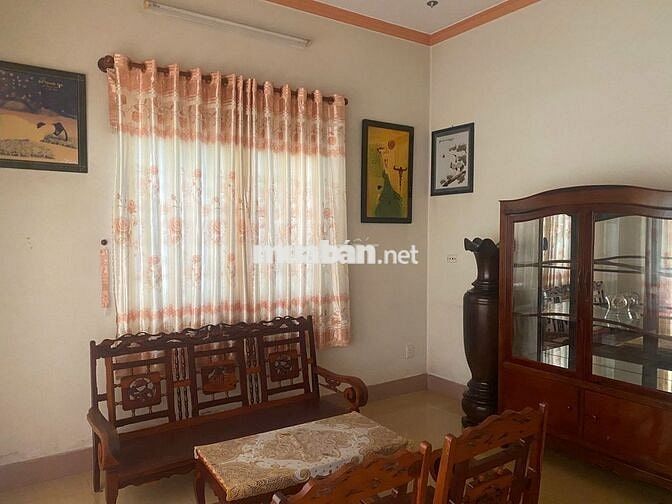 Bán đất tặng nhà mặt tiền chợ 247,3 m2, DT sử dụng thực tế hơn 300m2