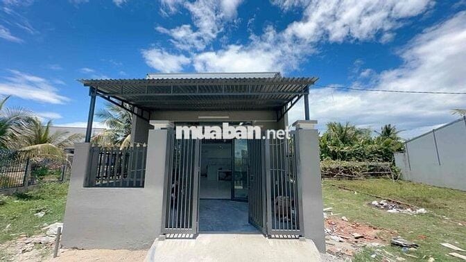 cần bán gấp nhà mới xây giá 1t3xx