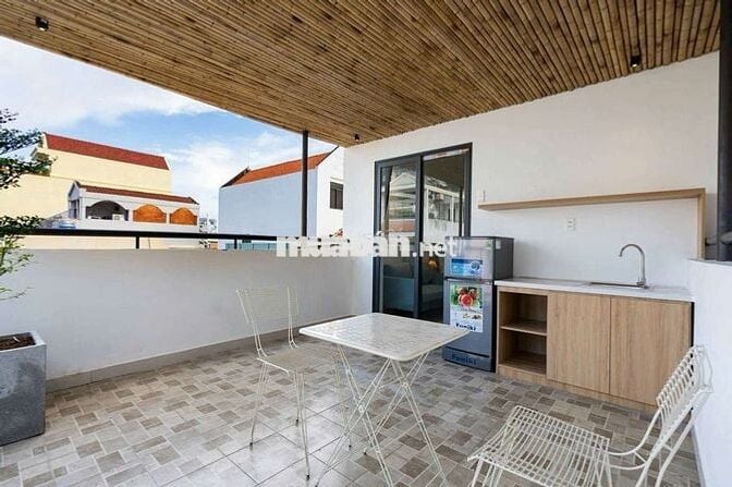 Cho thuê căn hộ 40m2 gần Hồ Con Rùa,ĐH Kinh Tế,UEH có ban công Quận 1