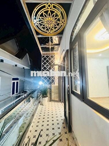 Nhà Đẹp Quận 7 - Hẻm Xe Tải gần Nhà - 4PN có Phòng Trệt - Hoàn công đủ