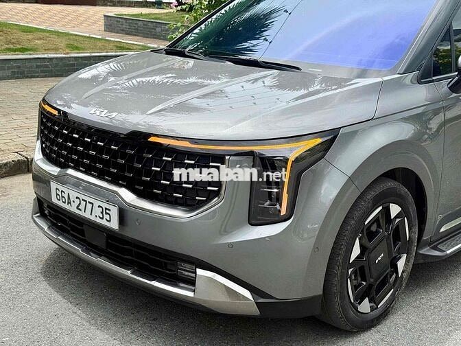 Kia Carnival 2024 2.2D Signature 7S Xám Ánh Kim