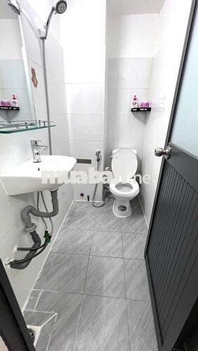 4tr2 ngay trung tâm có cửa sổ, đối diện chợ Vườn Chuối. 1/8 có thể vào