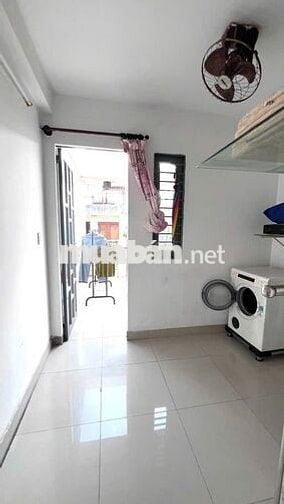 4tr2 ngay trung tâm có cửa sổ, đối diện chợ Vườn Chuối. 1/8 có thể vào
