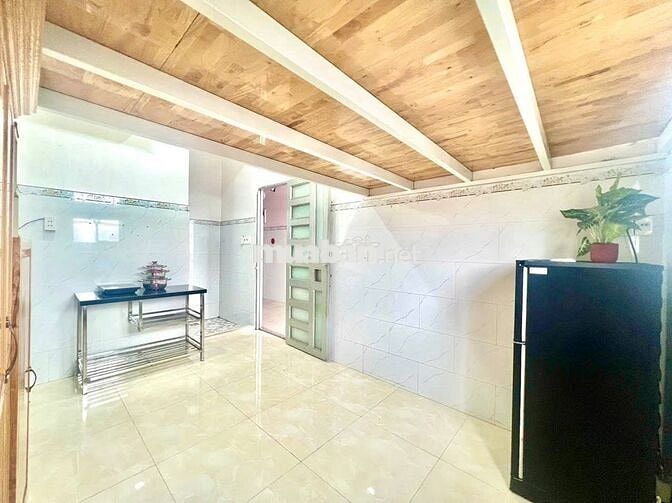 GẦN ĐẠI HỌC VĂN HIẾN-GÁC CAO VÀ CỬA SỔ THOÁNG ĐƯỜNG KHUÔNG VIỆT
