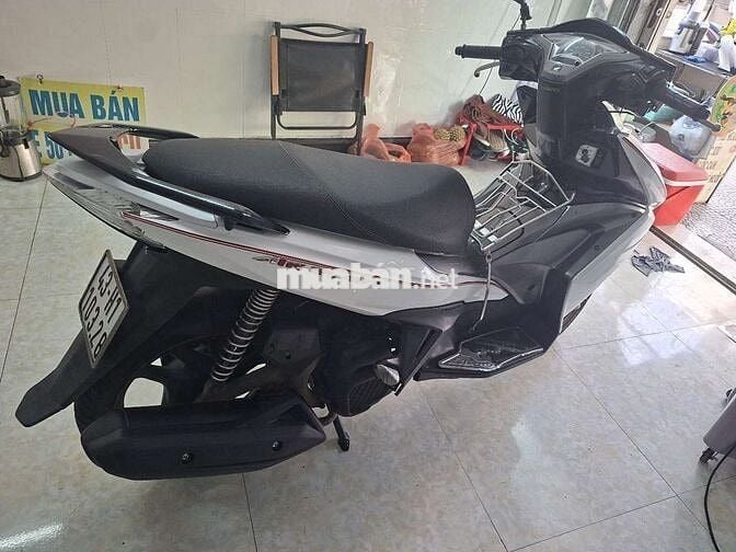 Honda Air Blade Trắng Máy zin êm Chính chủ