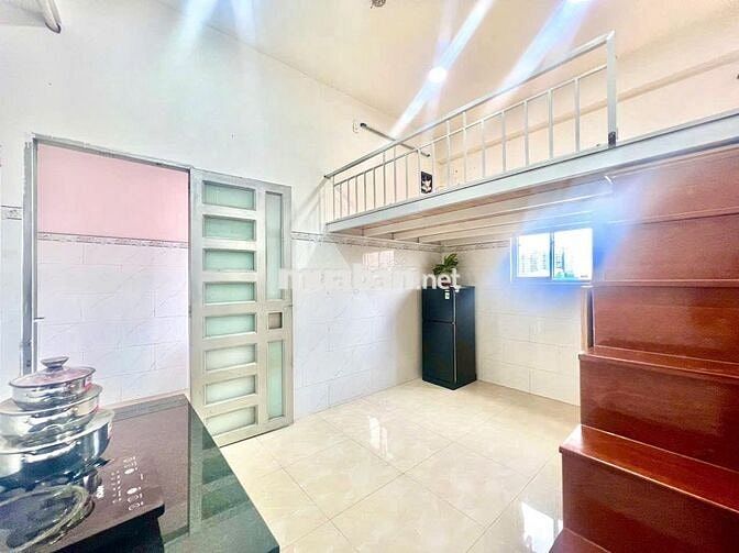 GẦN ĐẠI HỌC VĂN HIẾN-GÁC CAO VÀ CỬA SỔ THOÁNG ĐƯỜNG KHUÔNG VIỆT