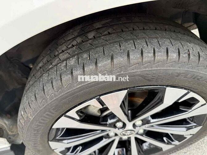 Bán Toyota Veloz Cross TOP 2024 lướt nhẹ 1 vạn