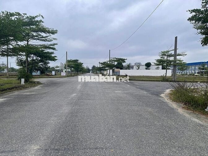 Đất 137m2, đường 17m5, gần biển, gần sông, sẵn sổ sang tên ngay