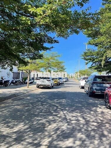 Đất 137m2, đường 17m5, gần biển, gần sông, sẵn sổ sang tên ngay