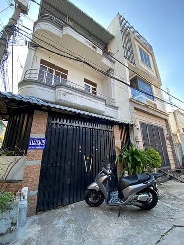 Bán nhà Nguyễn Văn Quá Q12 - Hẻm rộng oto ra vào - 3 tầng - 4 tỷ 999