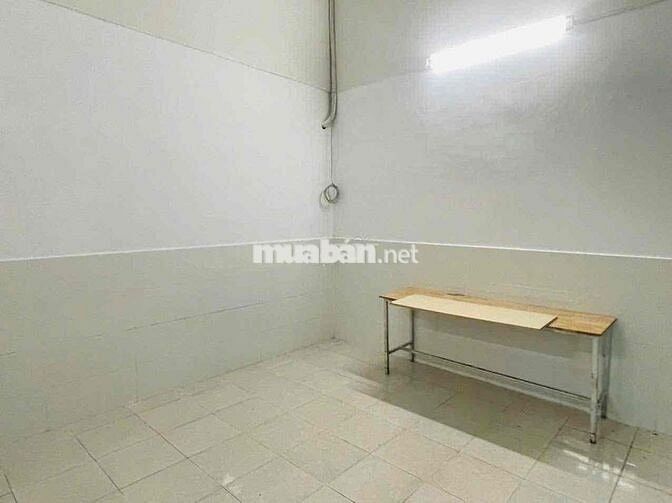 chính chủ cho thuê nhà nguyên căn , hẻm thông cách Trường Chinh 15m.