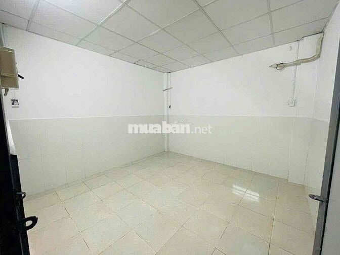 chính chủ cho thuê nhà nguyên căn , hẻm thông cách Trường Chinh 15m.