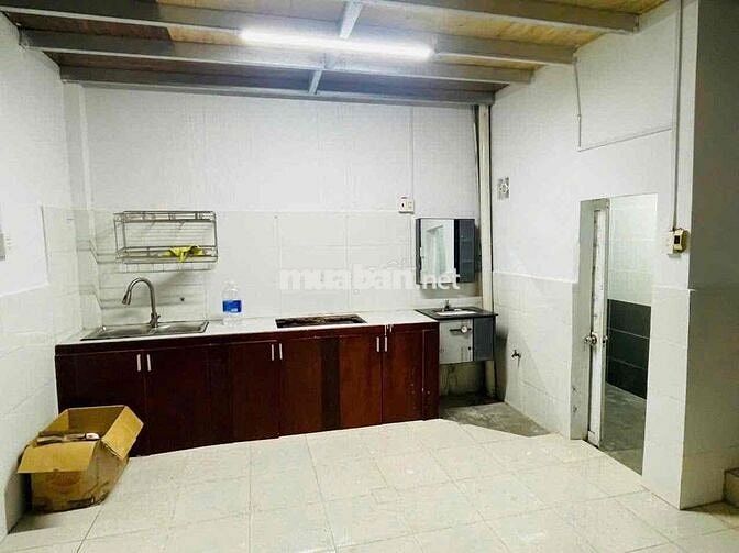 chính chủ cho thuê nhà nguyên căn , hẻm thông cách Trường Chinh 15m.