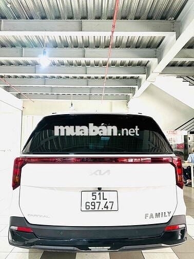 Kia Carnival New Trắng Nhiều chỗ