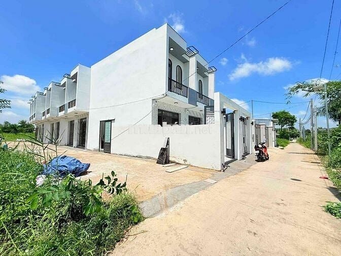 Nhà Mới 1 Lầu Ngay Chợ Kế Mỹ Đường QL50 Vào 300m - Giá Tổng 790Triệu