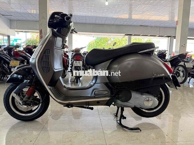 Piaggio Vespa GTS 2015 Xám