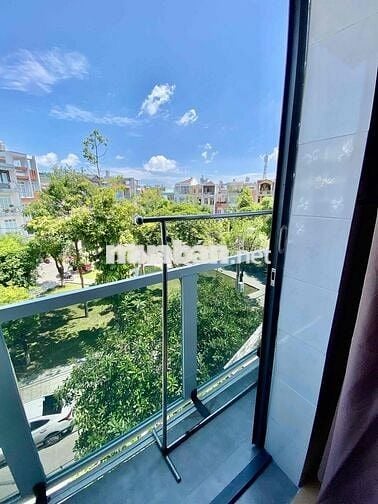 Phòng ban công máy giặt riêng view đẹp có KM