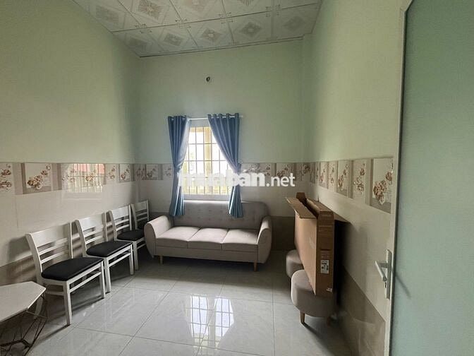 BÁN GẤP NHÀ TRỆT LẦU MỚI XÂY GẦN QUỐC LỘ 1K ĐƯỜNG NHỰA THÔNG THOÁNG
