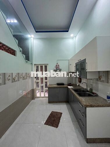 BÁN GẤP NHÀ TRỆT LẦU MỚI XÂY GẦN QUỐC LỘ 1K ĐƯỜNG NHỰA THÔNG THOÁNG