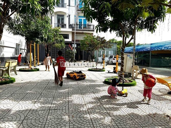 NHÀ 5 TẦNG - KẾ BÊN CÔNG VIÊN VH GÒ VẤP DƯƠNG QUẢNG HÀM - CỌC 1 THÁNG
