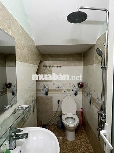 BÁN GẤP NHÀ TRỆT LẦU MỚI XÂY GẦN QUỐC LỘ 1K ĐƯỜNG NHỰA THÔNG THOÁNG