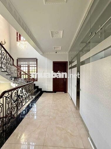 Biệt thự đẹp 10m x 20m.Hầm 3 Lầu Thang Máy View Công Viên Lê Thị Riêng