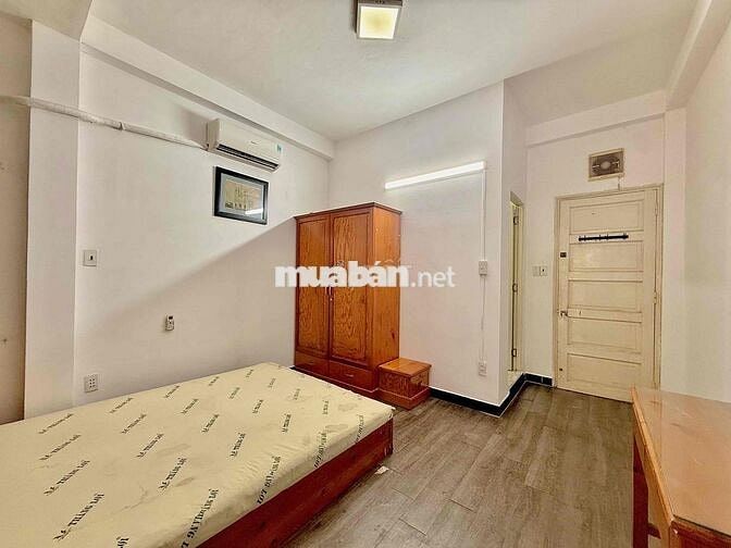 Phòng trọ tách bếp 40m2 balcony sân vườn gần Bùi Viện, Metro Bến Thành