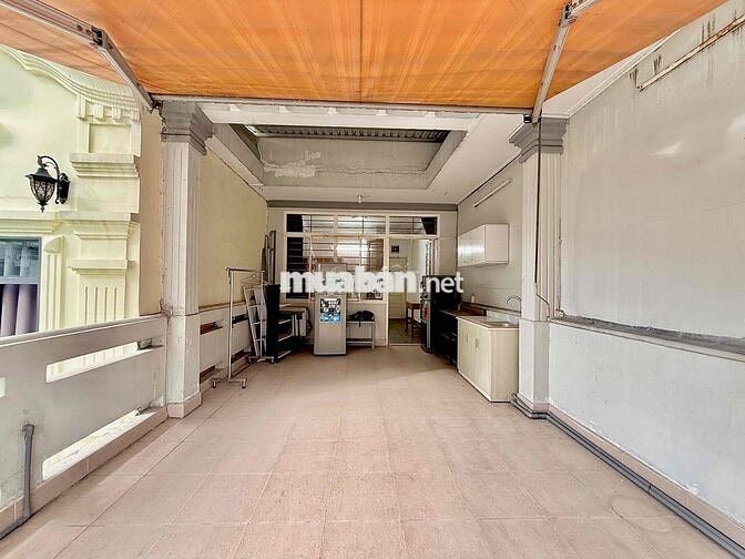 Phòng trọ tách bếp 40m2 balcony sân vườn gần Bùi Viện, Metro Bến Thành