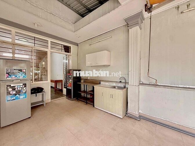 Phòng trọ tách bếp 40m2 balcony sân vườn gần Bùi Viện, Metro Bến Thành