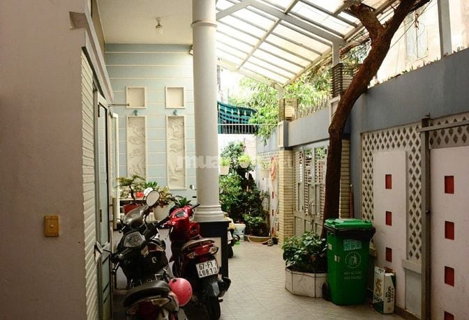 Bán Nhà Diện Tích Lớn Khan Hiếm, 17m x 10m, 3 Tầng, 553m2 sàn