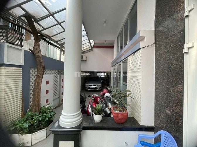 Bán Nhà Diện Tích Lớn Khan Hiếm, 17m x 10m, 3 Tầng, 553m2 sàn