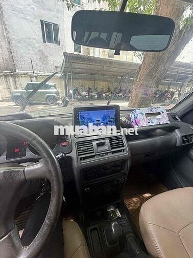 Mitsubishi Pajero SUV 6 chỗ Bạc