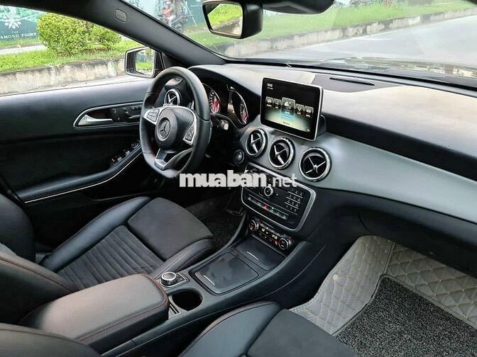 Mercedes GLA 250 4Matic 2015 màu nâu
