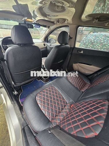 Hyundai i10 Sedan bản đủ Số sàn Bạc