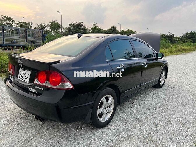 Honda Civic 1.8 Đen 10 vạn