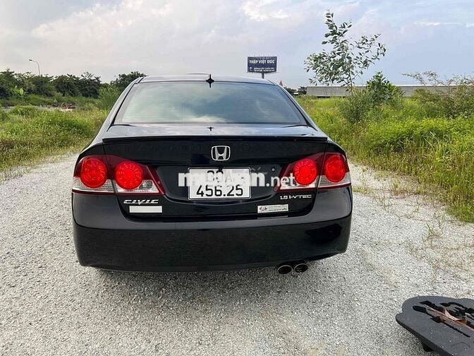 Honda Civic 1.8 Đen 10 vạn